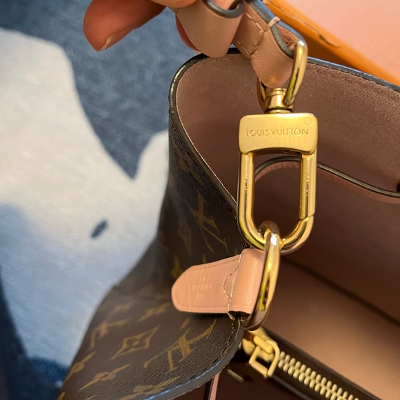 Louis Vuitton Neo Noe in Rose Poudre - Picture 3 of 10